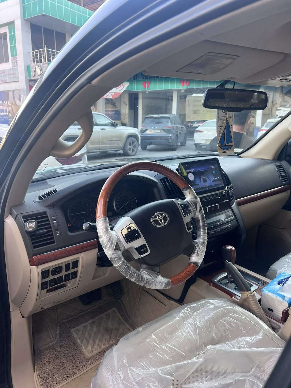 سلام عليكم لاندكروزر 2014 صل رقم بغداد سياره جديد وحلوه وبعد احله من صور سياره موجوده بل بصره سياره بيه بارد باب صدر وبيه جاملق لكدام مبدل نفس لون بدون شواصي ولغود كفاله سياره من صبغ ومن كلش سعر365 وبيه مجال *********** سياره بسمي تحويل
ثاني يوم
