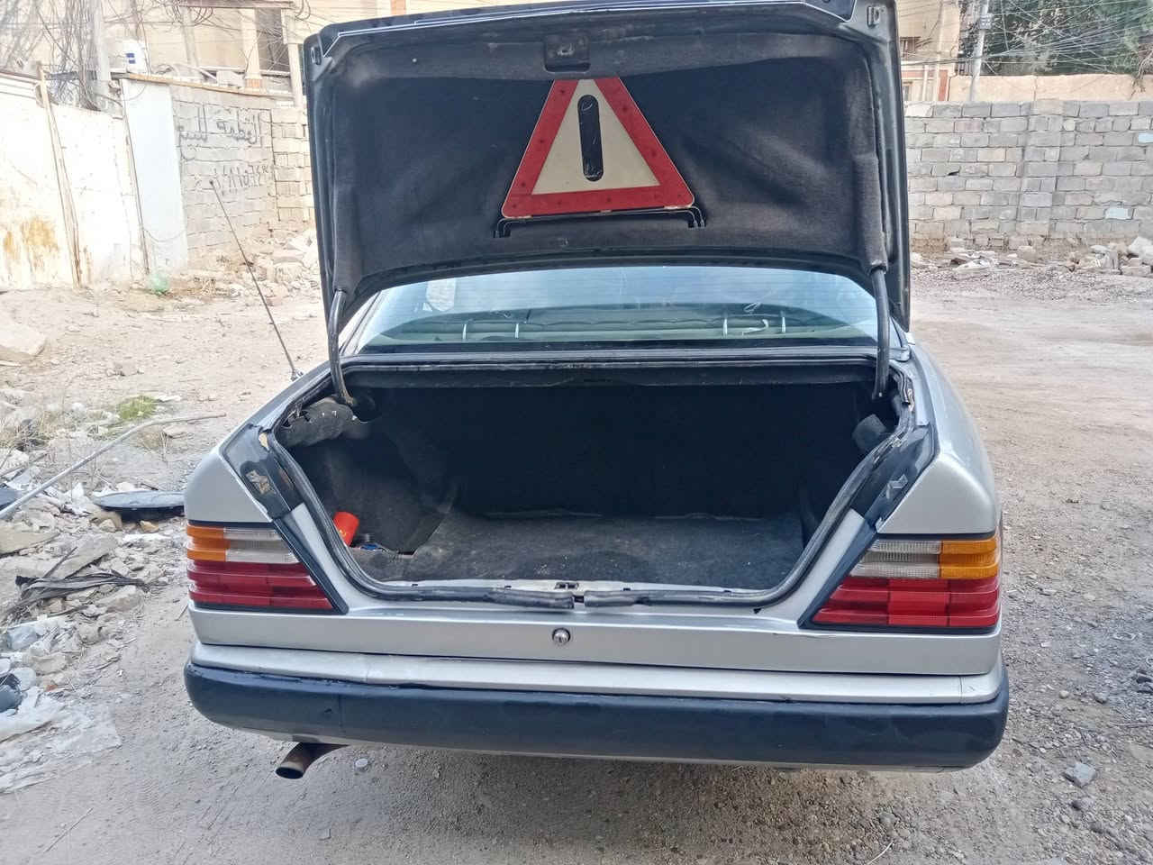 السلام عليكم اخوان من رخصة الادمن المحترم سياره دب موديل ٨٩محور بطه ٥؛٢بسمي سنويه لغاية ٢٩سياره جاهزه من تخم تاير صدر دبلات امامي خلفي جديد درايم شفتات جديده كهربائيات كله شغاله حت تبريد شغال دواخله مقبوله رايده ٥٠ورقه بيه مجال بسيط بالعافيه على الياخذه مابيه كل نقص بس اكو شغله حت اتكونون معرفته السياره فقط الصبح اتأخر بالتشغيل اوهاذه رقمي ***********ناصر مكاني فلوجه
