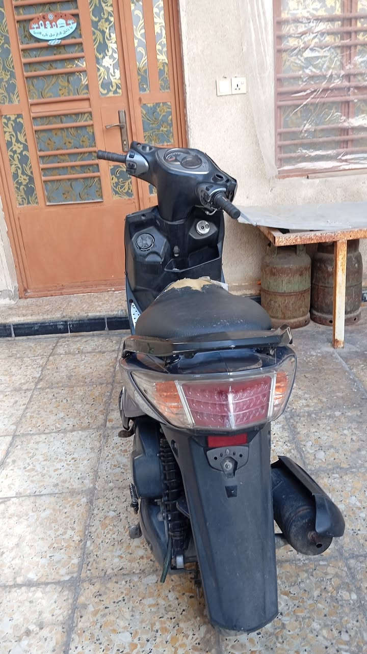 السلام عليكم دراجه للبيع سكنس فحل شغاله مراوس العنوان الشعب حي الجزائر الرقم ***********
