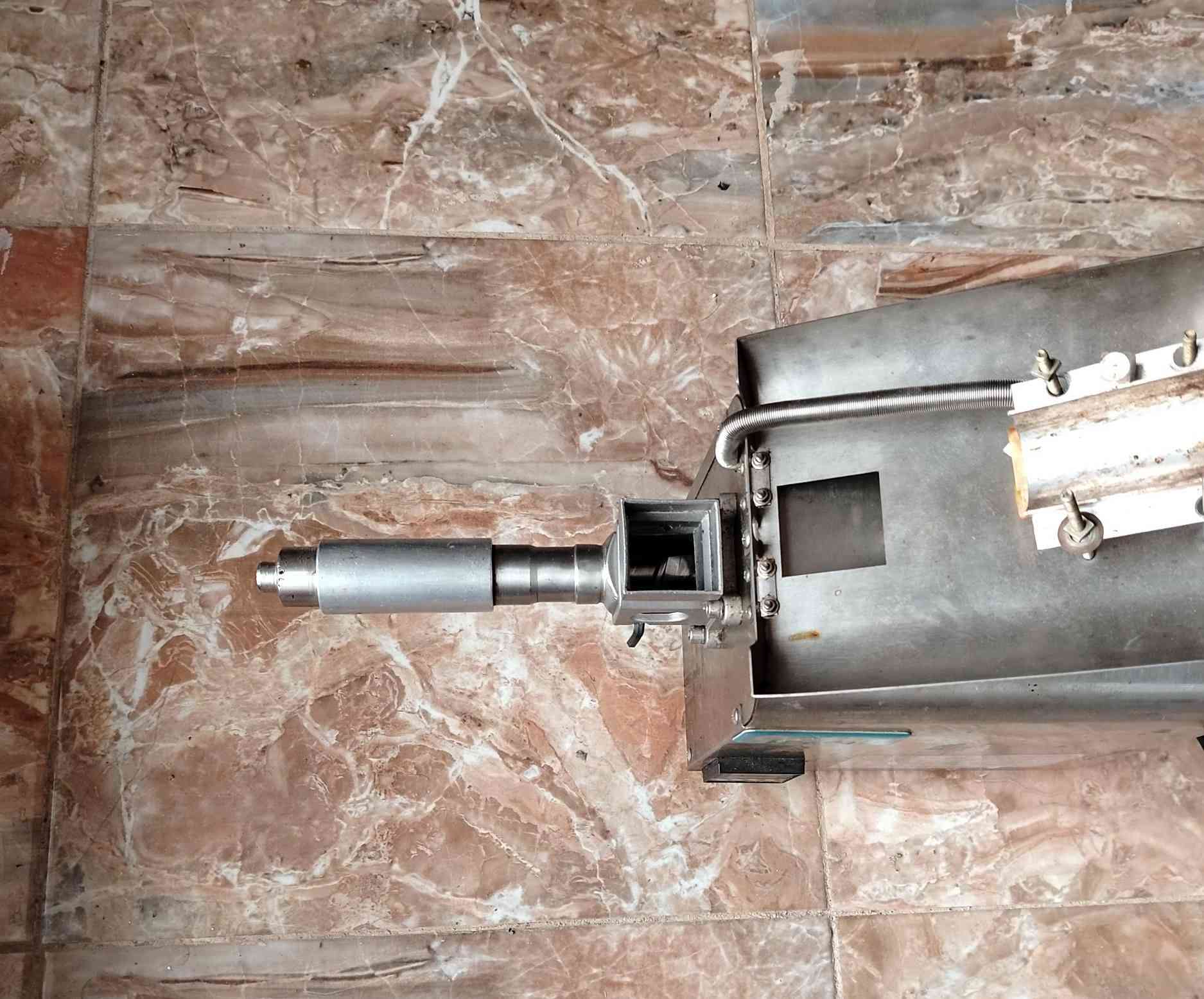 مكلف بالنشر 👇
للبيع مكينة عصر زيوت (حار - بارد) ماركة optim مستعملة نظيفة على الفحص...
المواصفات
. هيكل سل ستيل مقاوم للحرارة والصدأ
. تعصر من ٧ إلى ١٠ كيلو بالساعة
. نظام اوتوماتيك تحكم بالحرارة
للاستفسار المراسلة على الخاص، أو مراسلة رقم الواتساب : ***********
