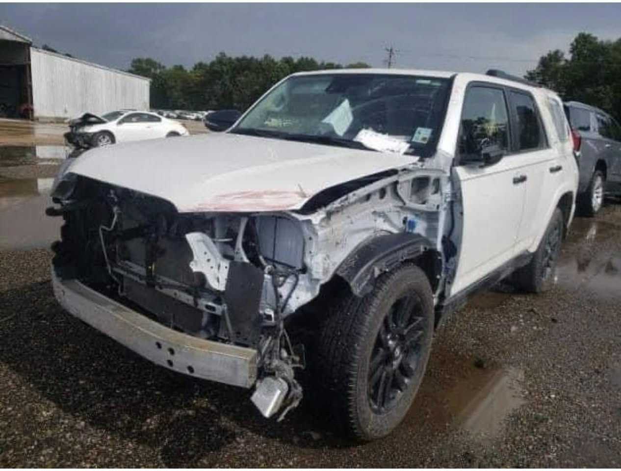 السلام عليكم للبيع فور رنر امريكي لمتد تو ويل موديل 2021 فول مواصفات بدون نقص حادثها موضح بصور السياره 5 راكب  السعر310$  يعني 3دفاتر و10 اوراق فقط بيع فقط اتصال ***********
