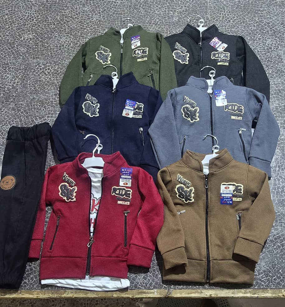 طقم صبياني ٣ قطع وسط محير وسط ٦ مقاسات محير ٣ مقاسات من ١١ لل١٤ سيري ١٢ قطعة

السعر
محير 
وسط


**إذا كنت صاحب هذا الإعلان وتريد حذفه لأي سبب، رجاءا أرسل رسالة إلى الدعم الفني**