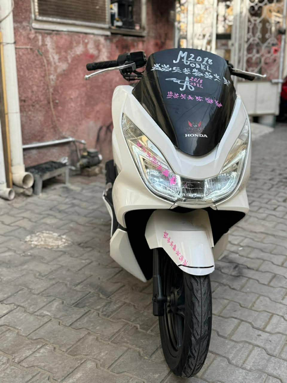 السلام عليكم للبيع دراجه pcxجيل ثاني  ياباني اصلي دراجة مال رمبه ماخذها رمبه الدراجه على ايدي 
الاصلي دراجه جديده مال جناي
الاصلي دراجه كامله أستان كهربائي حساس ازدحام ٢ دراجه جديده الدراجه مكينه لوك برغي ممفتوح بيهه شلعا معدل خير من اللّٰه دراجه تكول جديده بمعنئ الكلمه واحلا من الصور دراجة مكينه مكفوله اي نقص مابيه
السعر ١٣ ورقه    وبيه مجال بصيط 
اي استفسار*********** بغداد الصالحيه بغداد, العراق
