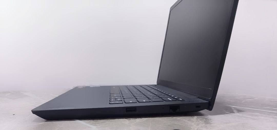 🔥 تريد لابتوب قوي وما يكسر ظهرك بالسعر؟ 🔥
💻 Lenovo K14 Gen 1
✅ Ryzen 5 5600U 
✅ كرت Radeon Vega 7 
✅ رام 8GB DDR4 ✅
 SSD 256GB M.2 ✅
 شاشة FHD 14.1 إنج

يشغل شغلك اليومي، الدراسة، الالعاب، الأوفيس، التصفح،
💰 السعر: 350 ألف فقط
⚠️ بهالسعر نادر تلكه Ryzen 5 5600U بحالة مرتبة، والكمية محدودة.
📞 للتواصل: ***********
📩 راسل هسه قبل لا ينباع.
