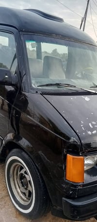 سياره فان للبيع موديل 93 وسنويه تنتهي ب2028 وسياره نظيفه لمعرفة بقيت ا...