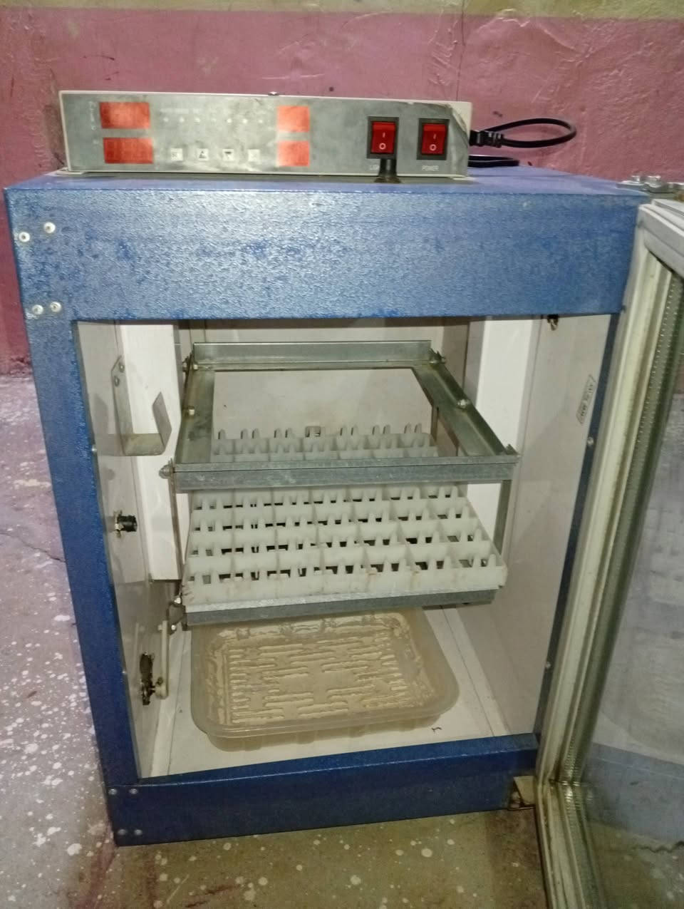 فقاسه لبيع ميسان لمجر لكبير لسعر 250وبيه مجال ***********
