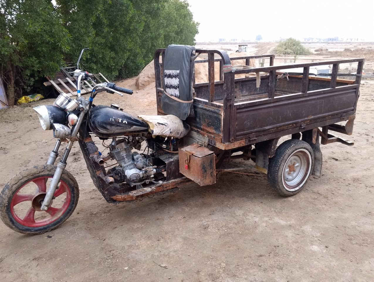 السلام عليكم ستوته انتيار البيع
ستوته رقم ابيض وسنويه محرك نضيف
تخم تاير جديد 
اكسن نضيف كهربايات شغاله السعر مليون و100 وبيهه
 مجال الستفسار اكثر اتصل عله الرقم ***********
