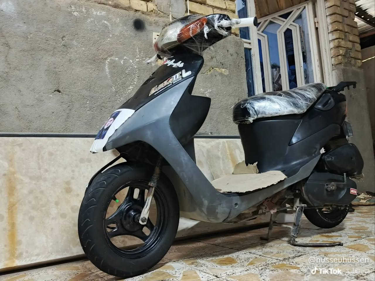 سلام عليكم 
دراجة نارية سازوكي جنطة للبيع  
صارلها ٣ اشهر من طالعة كلش نظيفة رايدها ب٥٠٠ وبيها مجال للشري

***********
