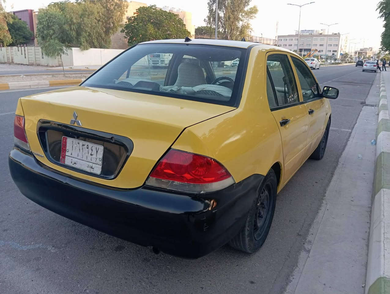 لانسەر 2010
ڕەقەم ئەسڵی
گێڕو مەکینەو سەدری بەشەرت
لایتو کارەبایی هەموو ئیش دەکات
سەیارەکە ماڵی دۆستە 
***********
