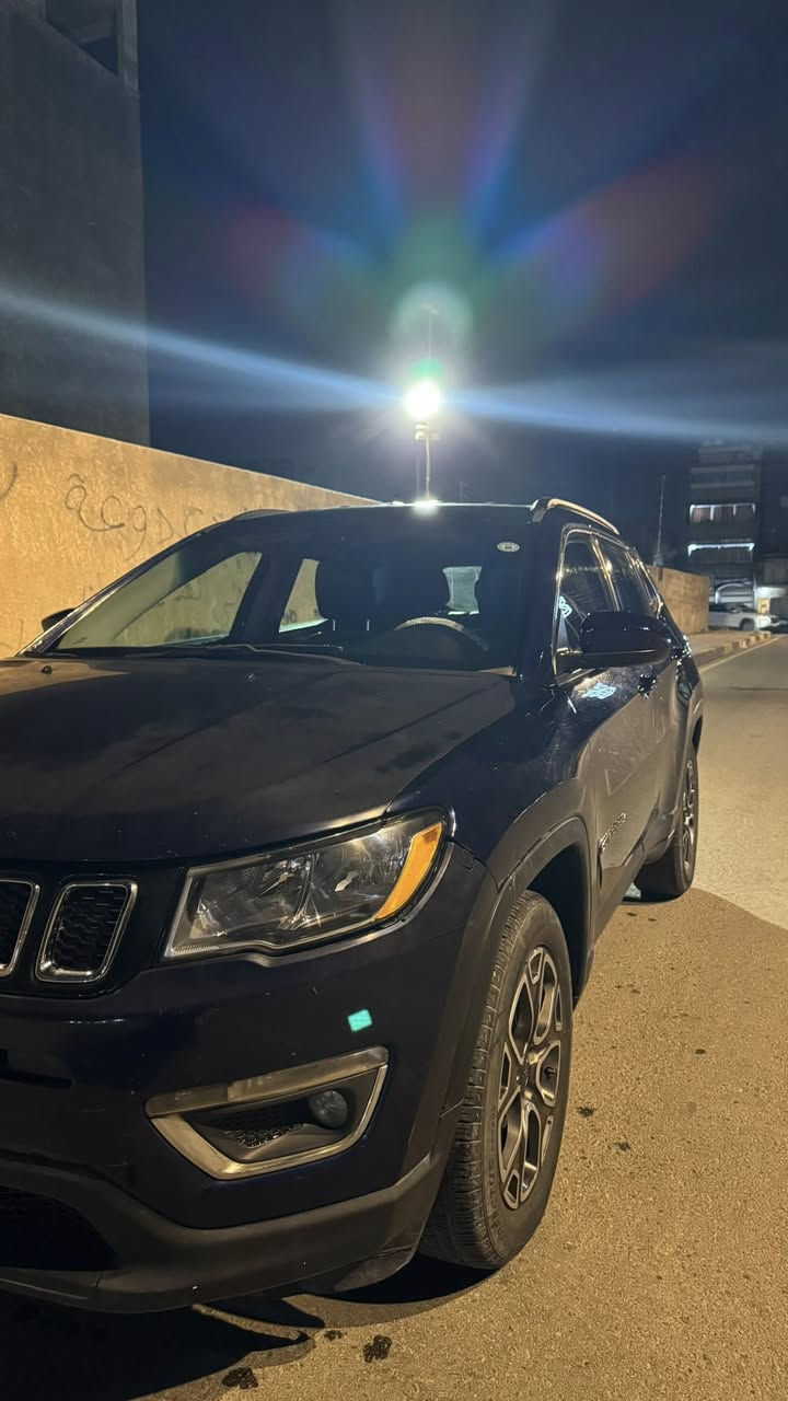 جيب كومباس٢٠١٧  
•الرقم: اربيل

 •
ماشي ١٠٤ الف ميل و قابل للزيادة 
•المواصفات : عاديه 
▪️بصمة
▪️المحرك: 2.4 (اربعة سلندر)
▪️لايتات زينون اصل مع حاجب LED مع كشافات            دعامية زينون
كشافات ليليه 
فورويل 4X4
▪️كامرة خلفية 
▪️حساس خلفي
▪️كشنات السيارة جلد اسود اصل 
▪️تدفئة لكشنات المقدمة
▪️شاشة الدشبول حجم كبير
▪️تبريد قطعتين امامي وخلفي
▪️سايد بريك دكمة
▪️سستم صوت
▪️تحكم ستيرن 
▪️نظام ABS مانع انزلاق
السعر ١١٥


**إذا كنت صاحب هذا الإعلان وتريد حذفه لأي سبب، رجاءا أرسل رسالة إلى الدعم الفني**