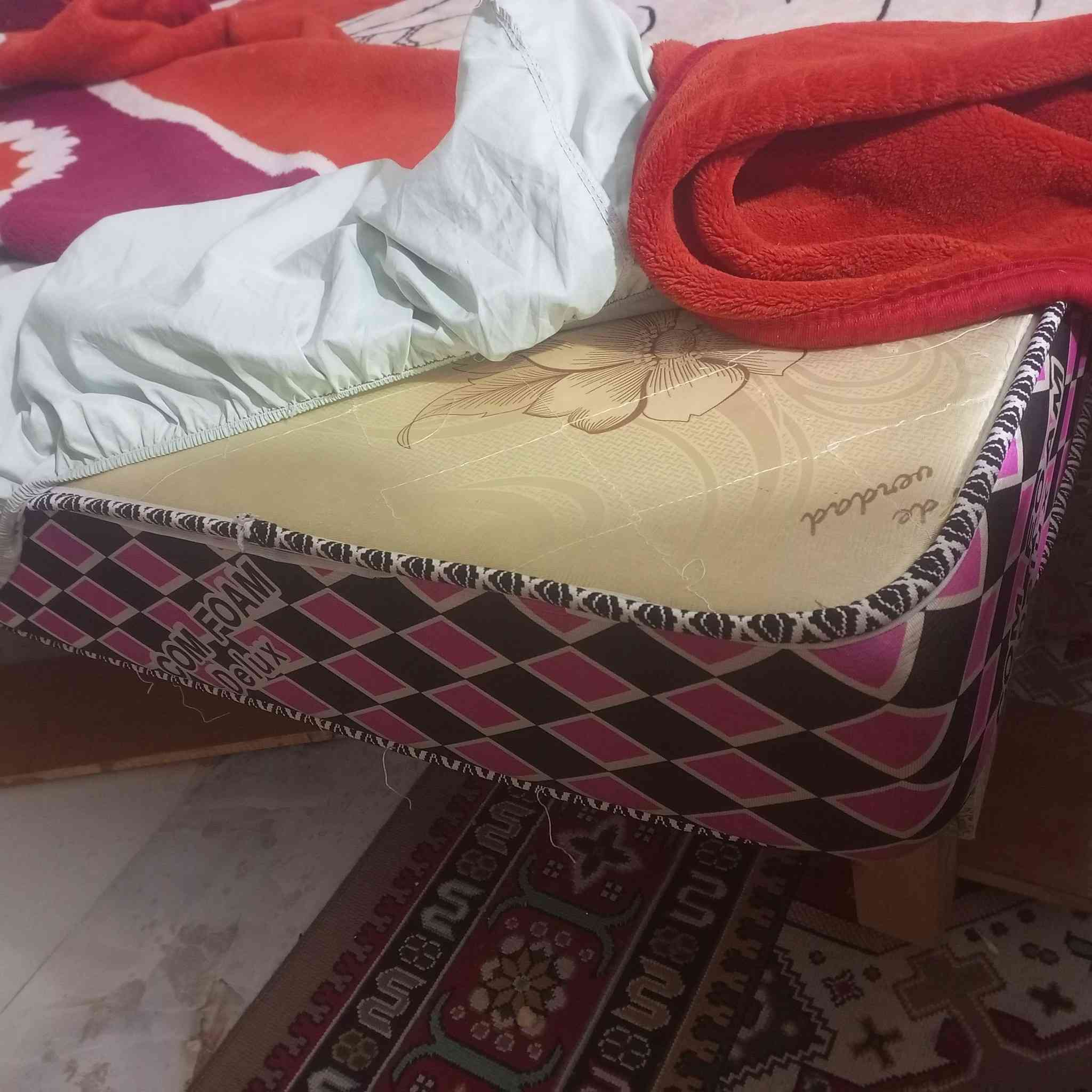 السلام عليكم سنك متر 50ثلاجه شرط الفحص 75طباخ كريازي شغال نضيف 125مندر نفرين 75جربايه نفرين 100كاونتر تلاثه قطع 275شراي يتصل ***********
