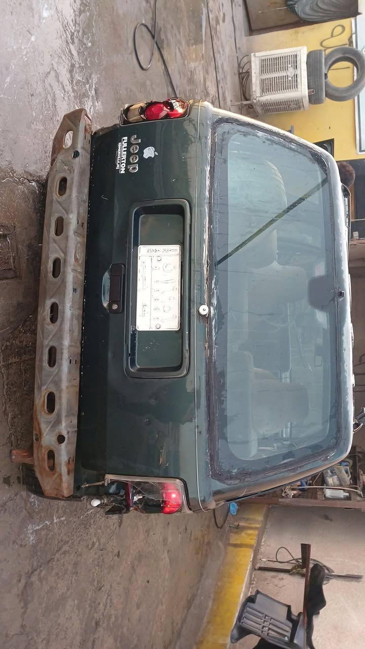 سلام عليكم جيب موديل 95مكينه كير ابلادي سياره الدعميات موجوده سياره بلاديه ما مصبوغه تخم تاير يرادله ترتيب له داخل كشن كهربائي  تبريد عوزه بس غاز باتري جديد السعر خاص وهضه رقمي ***********
