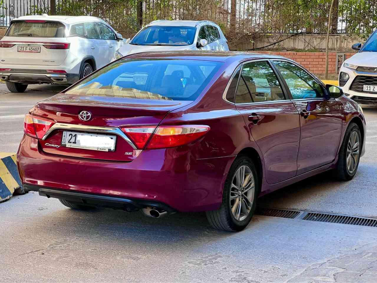 السلام عليكم 
السعر 135 ورقه
***********
للبيع كامري موديل 2017 مواصفات SE
ماشيه 164 الف 
وارد امريكي حادثه جانبي سطحي 3 قطع منزل صور الحادث ايرباك برده فقط  ابيع 4 قطع صبغ 
محرك 4 سلندر 2500
كير ومحرك مكفوله تخم تاير باتري السياره جاهزه بدون نقص مواصفات ويل كب كشنات جلد ومخمل كهربائي تحكم ستيرن كامل شفتات ستيرن مثبت سرعه كاميرا وشاشه 
رايده ب135
رقم سلمانيه جديد وهزه جديده تحويل مباشر مكانه 
اليرموك 4شوارع 
*********** بغداد, العراق
