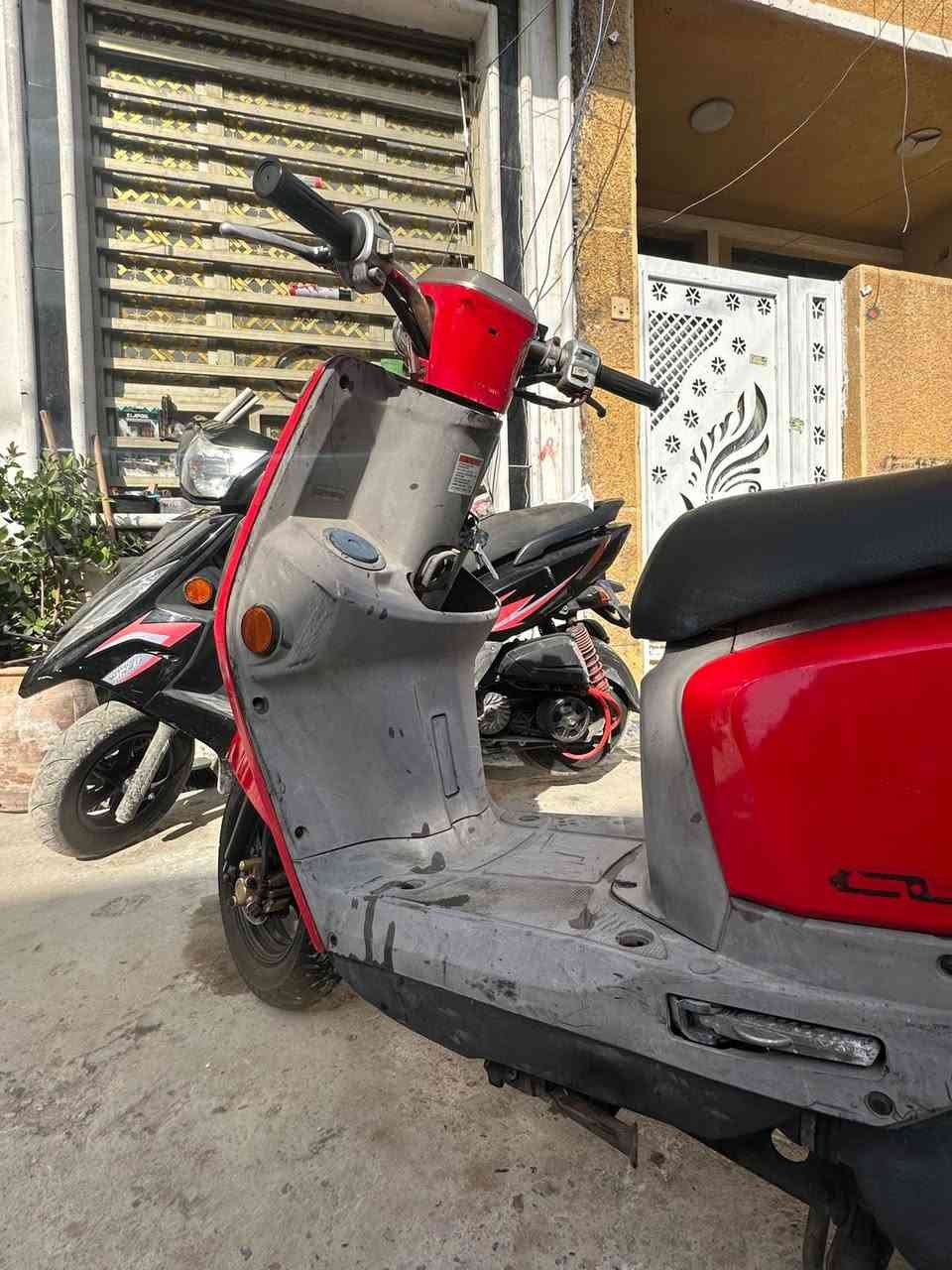 السلام عليكم للبيع بوليس مسطره مال رمبه صالها 10ايام من نازله الدراجه بعدها بحاله الوكاله نزلتها من الضلال شلعه معدل خير من الله مكينه مامدود عليها درنفيس الدراجه جديده ومابيها اي نقص وبل عافيه ع ليأخذها السعر خاص 
المكان بغداد الشعب 
استفسار ***********
