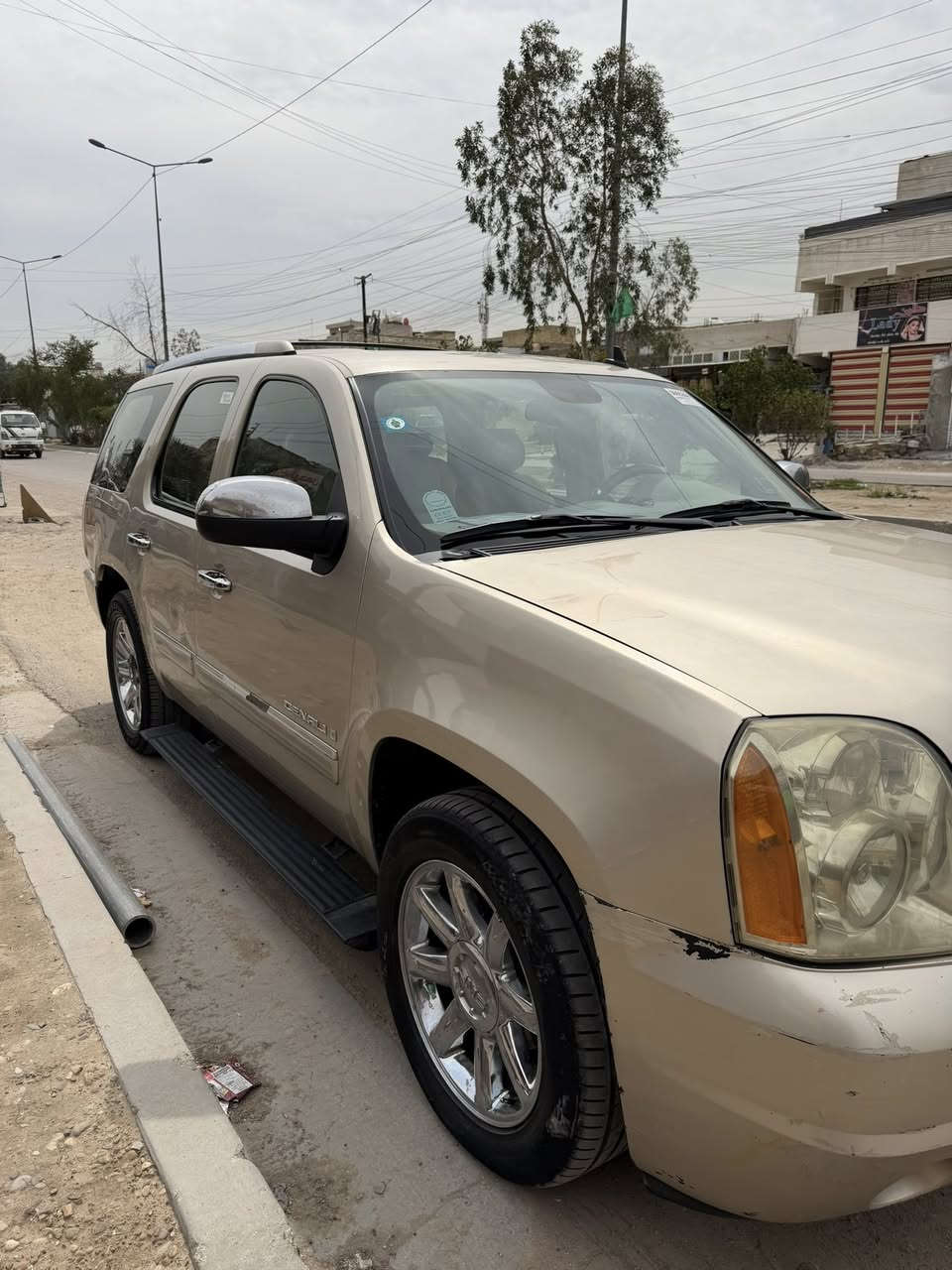 سلام عليكم GMC يوكن دينالي موديل 2011 مكينه 6200     كير1000 رقم بغداد انكليزي 
سياره فول مواصفات للأخير 
1-فتحه 
2-شاشه بالسقف
3-كأمره خلفيه 
4-تحكم أستيرن 
5-تحديد مسار 
6-تثبيت سرعه 
7-شفط بالمري 
8-دوسات شفط 
9-كشنات VIP 
10- تدفه تبريد بكل الاكشنات 
11-كشن كهربائي
12-سياره بيها بعد هواي مواصفات الدينالي معروفه 
سياره جاهزه من كلشي تختم تاير صدر خلفي امامي جديد 
ملاحضات :سياره فقط هاي الكرده الي بيها بل باب الخلفي او ماامصلحها عفتها على وضعها مثل ما اموضح بل صوره 
عنوان: بغداد الحسينيه الراشديه 
للاستفسار :*********** 
السعر 190 وبيها مجال
