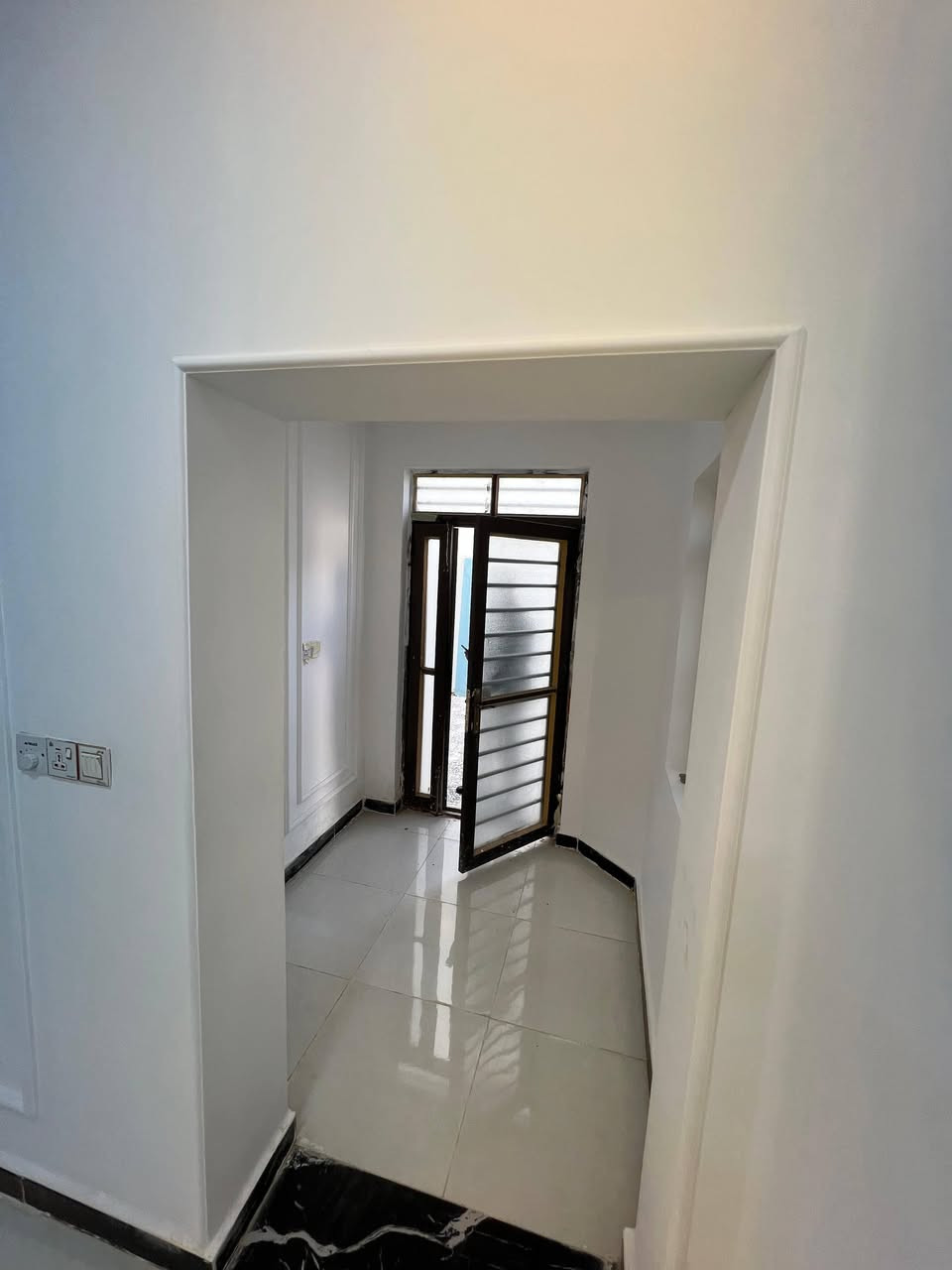 � لا تشتري منزلًا… اشتري مستقبلك! 🔑

📌 النجف 
مجمع ابو تراب السكني ملحق الاولى 
يتكون من اربع غرف نوم وصاله ومطبخ واستقبال وطرمه كبيره المساحه ٢٠٠
يباع نقدا 
للاستفسار اكثر  زياره مكتبنا  مكتب كرار الهيبي للإستثمار العقاري 
او مراسلة الصفحة 
اكتب تك ويصلك السعر خاص
او الاتصال بالرقم ***********
