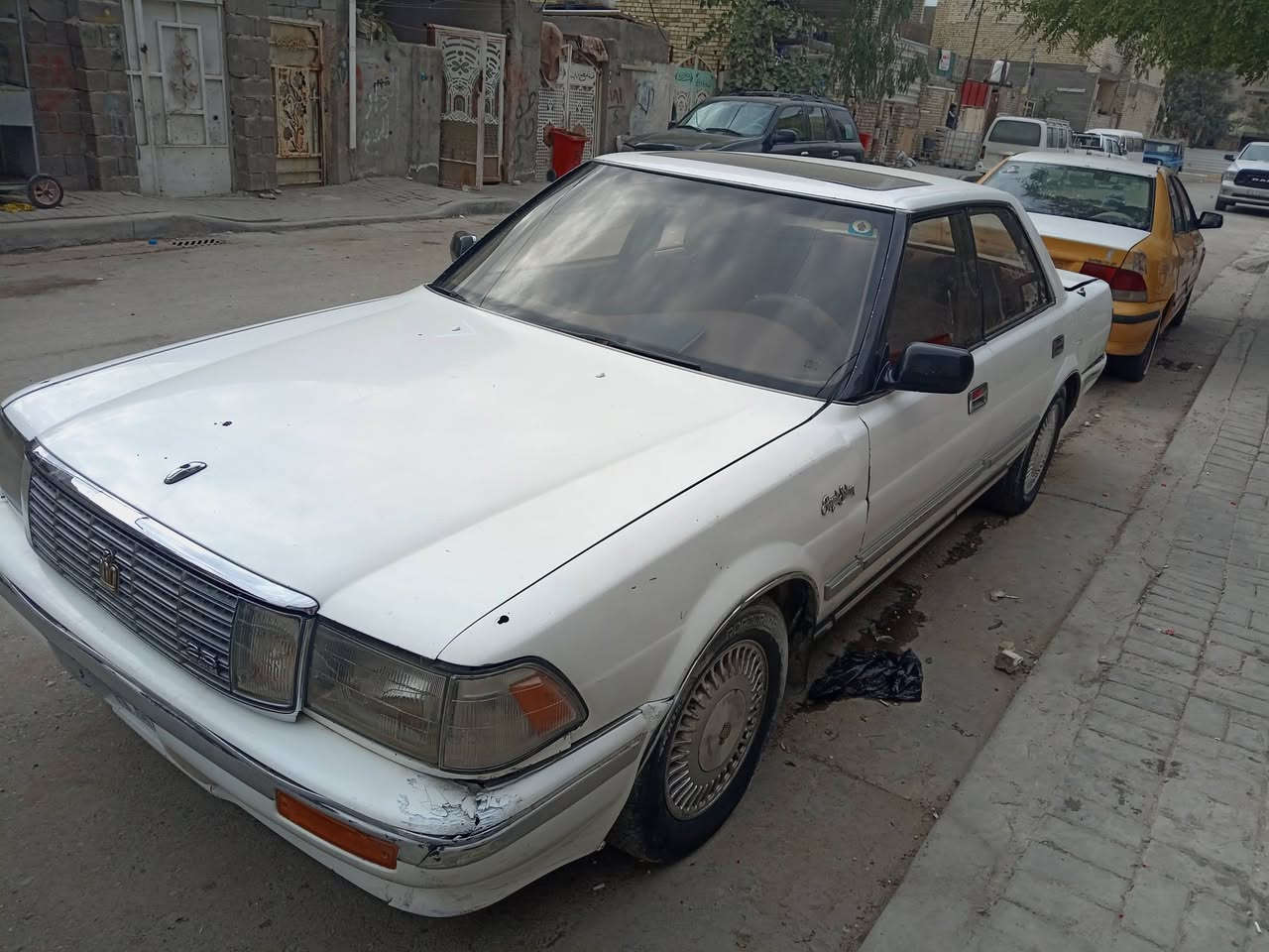 السلام عليكم من رخصة الادمن هارتوب سيدان يسرة بلاد رقم بغداد انكليزي صار شهر من بدلت الرقم ولسنوية المكينة والكير بعدهن بالضمان صدره خلفي وامامي نص عمر كشنات وبطاين دشبول سستم مال حاوية كهربائيات بلاد سنتر لك مكفولة من الظربة القوية والكص ولصبغ عدا الهلالات الخلفية السياره خير من الله مراوس بتكسي سمند بيجو حصرآ رقمي *********** عنواني بغداد ام الكبر
