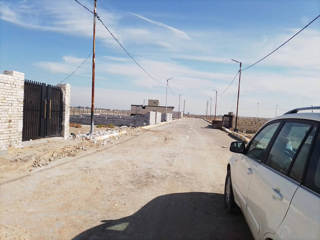 السلام عليكم
قطعه ارض المساحه ١٠٠ م 
الاتصال على صاحب القطعة *********** 
منطقة كافه الخدمات بيه ماء كهرباء 
إني مكلف بالنشر رجاء رجاء السعر يم صاحب القطعة
