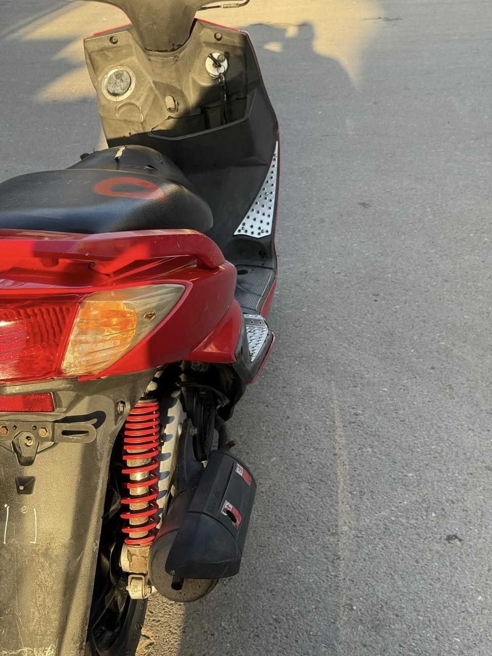 سلام عليكم....
دراجه للبيع  سكنس فحل 

دراجه جديده  اي نقص  ما بيهه 

شلعه معدل كهربايات فقط كلوب الدشبول الباقي كلهه شغاله 

جيب فيتر وتعال افحص  العنوان حي القاهرة 

إلا ستفسار :***********
