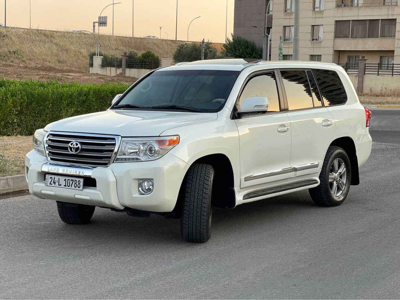 وەنەوشە دەبل سپێری2014 شەش پستۆنی  GX ی فولی سڵاید  بێ بۆیاخ ٢ ساردی بچوکی هەیە  و مەکینەی نەکراوەتەوە ٢٠٠ هەزار حەقیقی رۆشتووە ، نمونەیە لە جوانی سەیارەکە لۆک لۆکە هەموو گیانی بە شەرت چوار تایەی نوێی لە ژێرە
نرخ  ٣٣٥ وەرەقە و کەمیک مەجال  
ژم *********** 
…….
لاند کروزر ٢٠١٤ دبل سبیر ٢٠١٤  ستە سلندر GX فول سلاید بدون سبوخ سیارە جدیدە بس مکانین بی بارد صغیر محرک مامفتوح کلە بشرط 
سعر ٣٣٥ شویە مجال 
رقم  *********** أربيل, العراق
