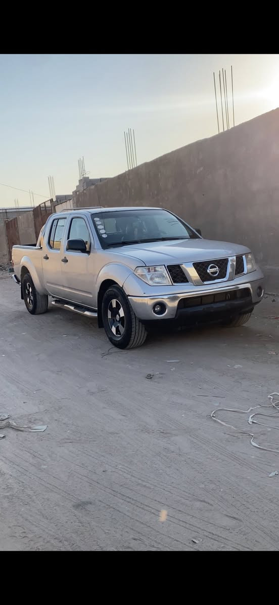 نيسان فورنتير 2011 مكينه جديده كير اكسل  خير من الله قماره كامله بدي طويل وراد امريكي  غرفه جديده تبريد وي سويج  كهربائيات كلها شغاله فوريل كلشي بيها شغال سعر 95 ورقه رقمي ***********
