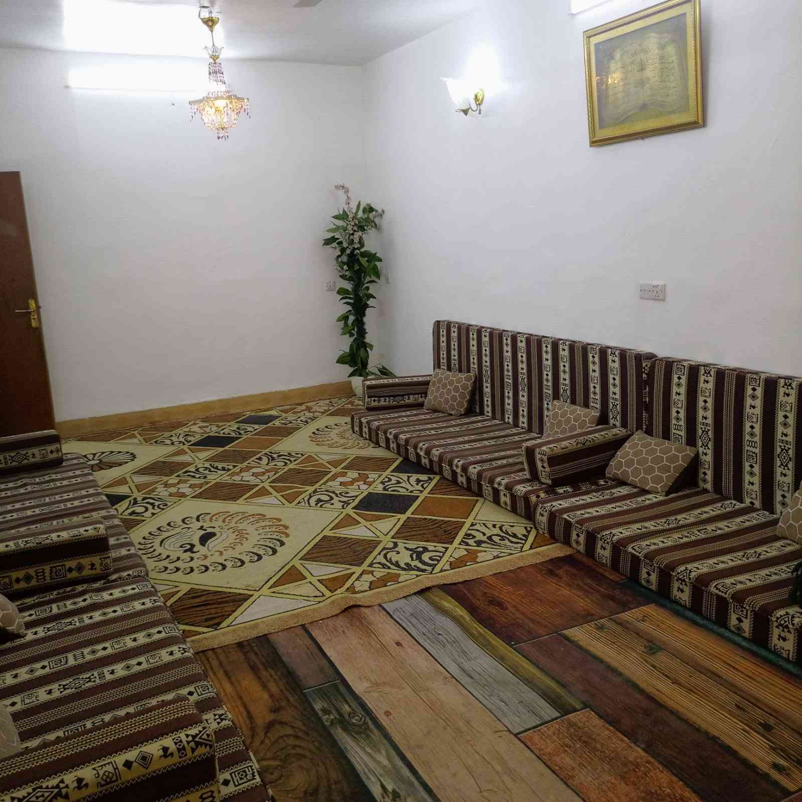 السلام عليكم للبيع بيت مساحته 150 منطقه حجي صبر بالقرب من صيدليه ام علي ***********

