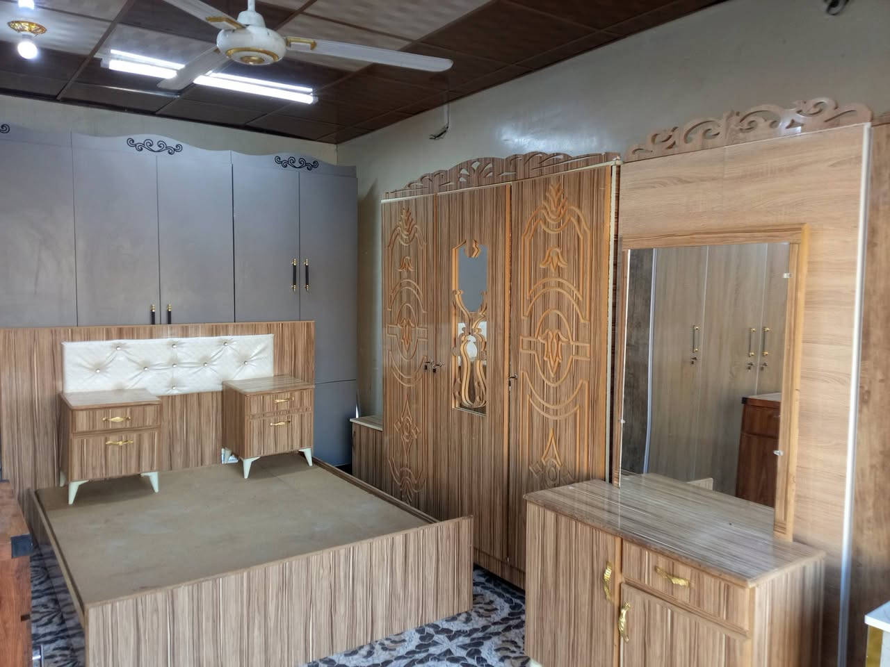 ياالله غراض مستخدم أو جديد غرفه نوم ٦ قطع تفصال مستخدم اي عيب مابيه السعر ٢٧٥ بي مجال جربايه ام نفر مستخدم اي عيب مابيه السعر ٥٥  ميز تواليت جديد ٦٥متوفر جديد تفصال 2باب أو 3 باب او4 باب او5باب أو 6 باب  متوفر غرف نوم  حسب طلب الزبون العنوان كركوك حي العروبه اتصال *********** واتساب
