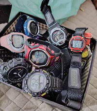 شلعة ساعات بالة عدد ٢٨ ملاحضة البيع شلع فقط . سعرهن مناسب انشاء الله  ...