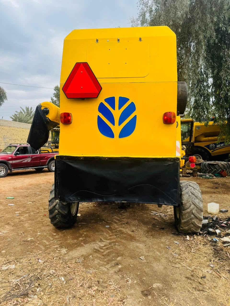 للبيع موديل 2013 حجم 5050 هيدرو دبل كشن فول كهرباء مكينه وضع عل الشركه مكينه مديومه ادامه عامه رقم أربيل وجاهزه للعمل التفاصيل أكثر اتصل على الرقم *********** العنوان نجف ناحية العباسيه رقم صاحب الحاصده انه مكلف بلنشر
