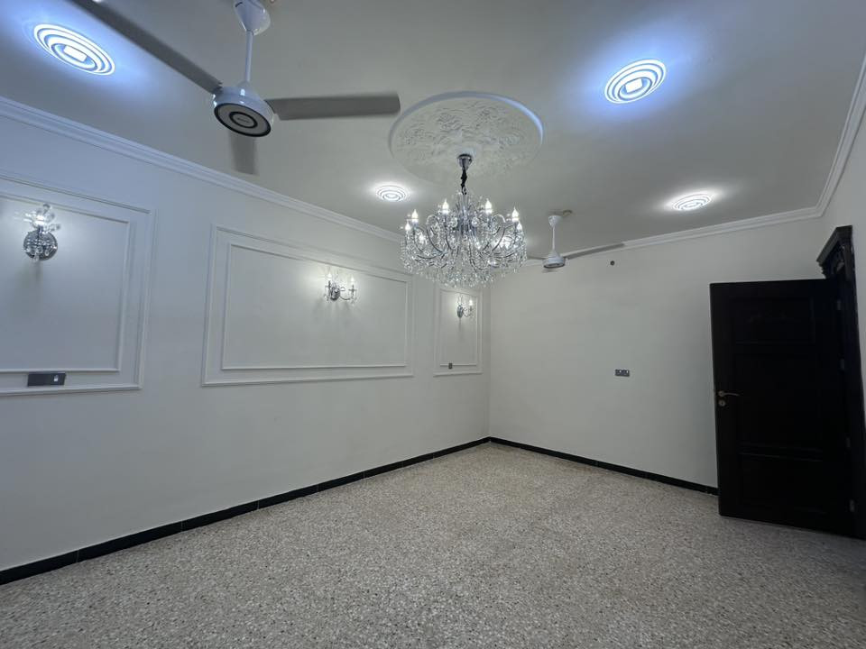 بيت للبيع منطقة الزراعة 76
مساحة 250 متر الوجه 12.5 نزال 20 
طابو صرف 
للاستفسار ***********
