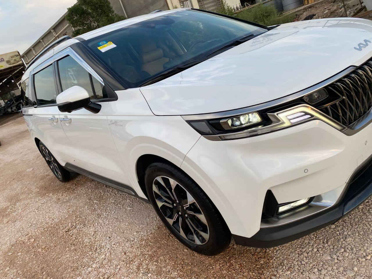 كيا كرنفال 2023 
وارد كوري بانزين غاز فقط 

كفالة 

مواصفات فول للأخير شنو ابالك بيها 

بصمة ابواب وتشغيل 

تشغيل عن بعد 

كير ماوس 

بردات كل الأبواب 

ابواب كهرباء 

جنطة كهرباء 

كشنات كهرباء وتدفئة وتبريد 

5 كامرات محيطية 360 درجة 

ويل كب كروم 

مري شفط 

عداد دجتل 

بك لايت لد 

لايت زنون + اشارة لد 

كشافات بلاجكتور 

اوتو هولد 

هاند بريك بصمة

تبريد 3 قطع + شاشة منفصل 

الأبواب بيها انارة من الداخل 

رادارات امامية وجانبية  وخلفية 

توقف ذاتي 

تحديد مسار 

قيادة ذاتية 

السيارة ماشية 19 الف كيلو حقيقي ما مصفر ولا ملعوب بيها 

سيارة وضع الشركة 

رقم مثنى مداور مباشرة

تحويل مباشر 

مكان السيارة السماوة قضاء رميثة 

السعر 328 وبيها مجال كلش قليل 

للاستفسار    
*********** رقم ثاني *********** حمزة, القادسية
