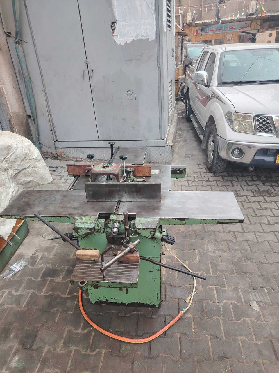 مجموعة بلغارية الصنع قنبوره للبيع ماطورته تريفز بس ماطور الفريزه سنكر كامله على فحص السعر مليونين وربع مكان بغداد النهضة شارع الهادي رقم ***********
