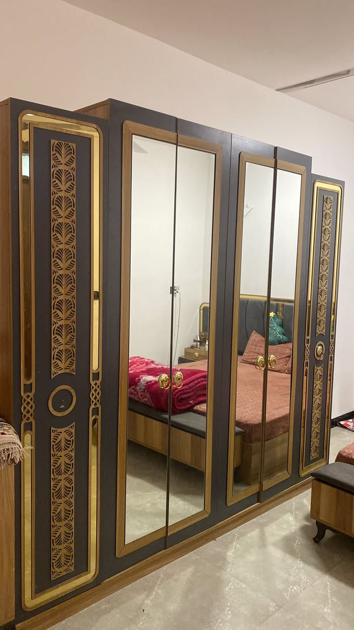 سلام عليكم اثاث للبيع
***********
