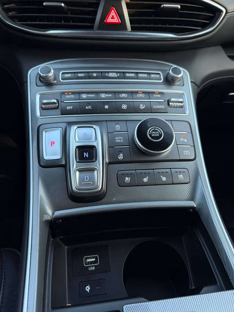 السلام عليكم سنتافي خليجي موديل 21
6v  3:5

7 راكب فول مواصفات عده البناوراما 

ماشيه 53 الف 
السعر 180 وبيه مجال
***********
