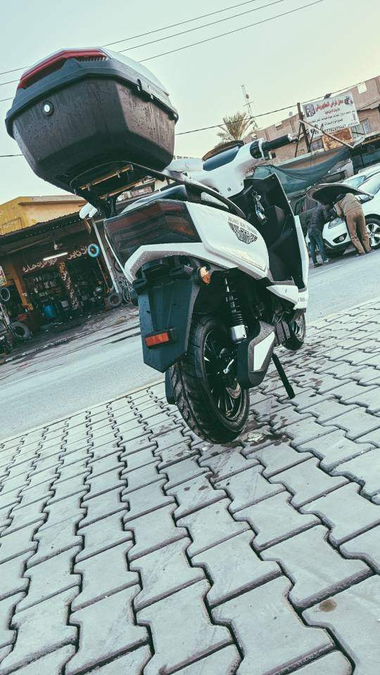 زبائنا الكرام. 
كما عودناكم ع كلشي جديد وقوي 
اليوم نعرضلكم دراجه شحن mtr من ماركت مؤيد طياره الحجم الكبير 
مواصفات الدراجه. 
1. عدد البطاريات 6 الحجم الكبير 
2. ملف كبير بحجم 3000 واط
3. لايتات لد +نشره لد ع طول المازده
4. دشبول الكتروني
5. حجم الويل 12
6.نظام بريكات دسك امامي خلفي 
7. نظام بك
8.الدراجه تحتوي ع جنطتين بحجم كبير 
9. الدراجه مزوده بجهاز mb3 بلادي 
10. الدراجه مزوده بنظام سيفتي حمايه بدورتها الكهربائيه ( جوزه حمايه) 
11. دراجه مقاومه للماء كما وموضح بالصور 
وكل هذا زبائنا الكرام الدراجه راح تكون بنفس سعر الوكاله بسعر (1400) ويتوفر لدينا نظام الاقساط لحاملي بطاقه الماستر كارت الرافدين 
العنوان_ديالى_شهربان_مدخل شارع قريه السلامه جهت الحي الصناعي _ معرض عثمان للدراجات الناريه والهوائيه 
للاستفسار اكثر: 
*********** عثمان 
*********** عبدالله
