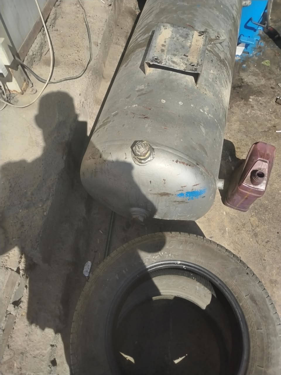 سلام عليكم بطل كمبريسر للبيع التصال على *********** بطل فارغ السعر 125 الف
