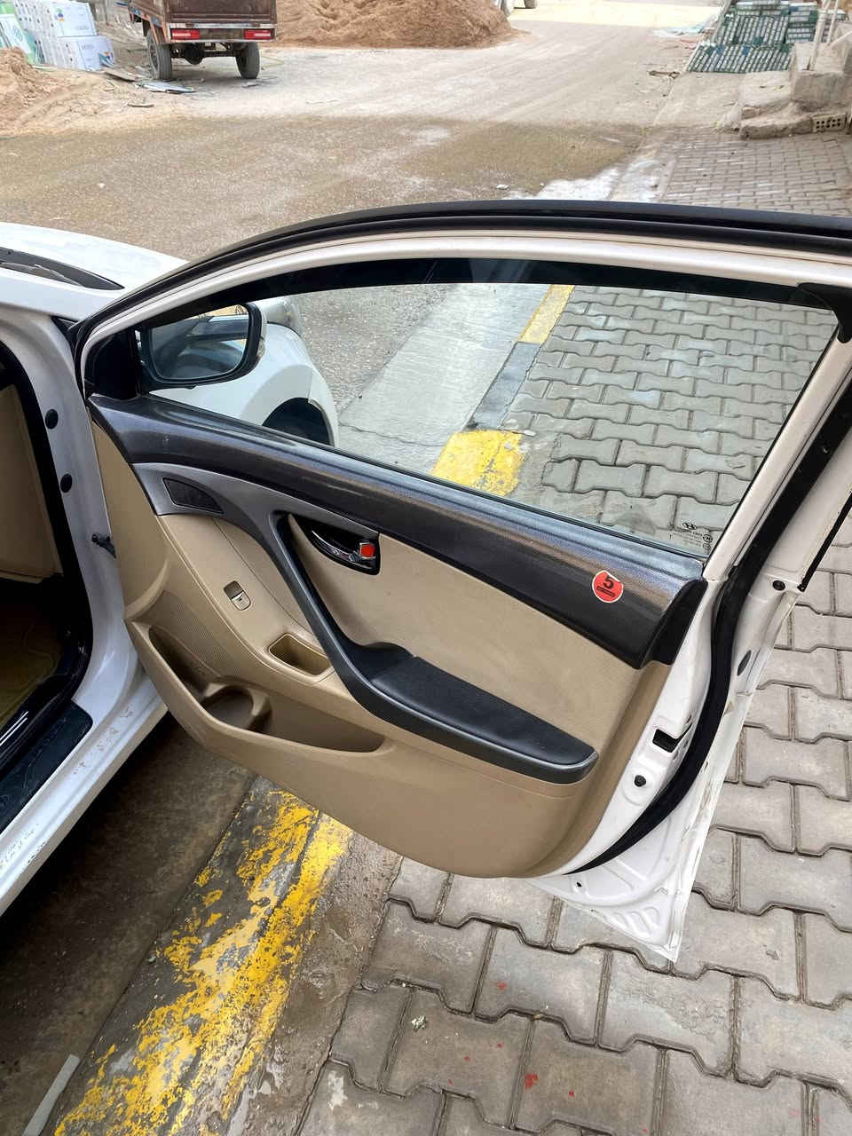 السلام عليكم النترا خليجي ١٤ مكينه ١٨٠٠ فول موصفات عده البصمه بيها بارد بلجاملغ للاستفسار رقمي ***********
