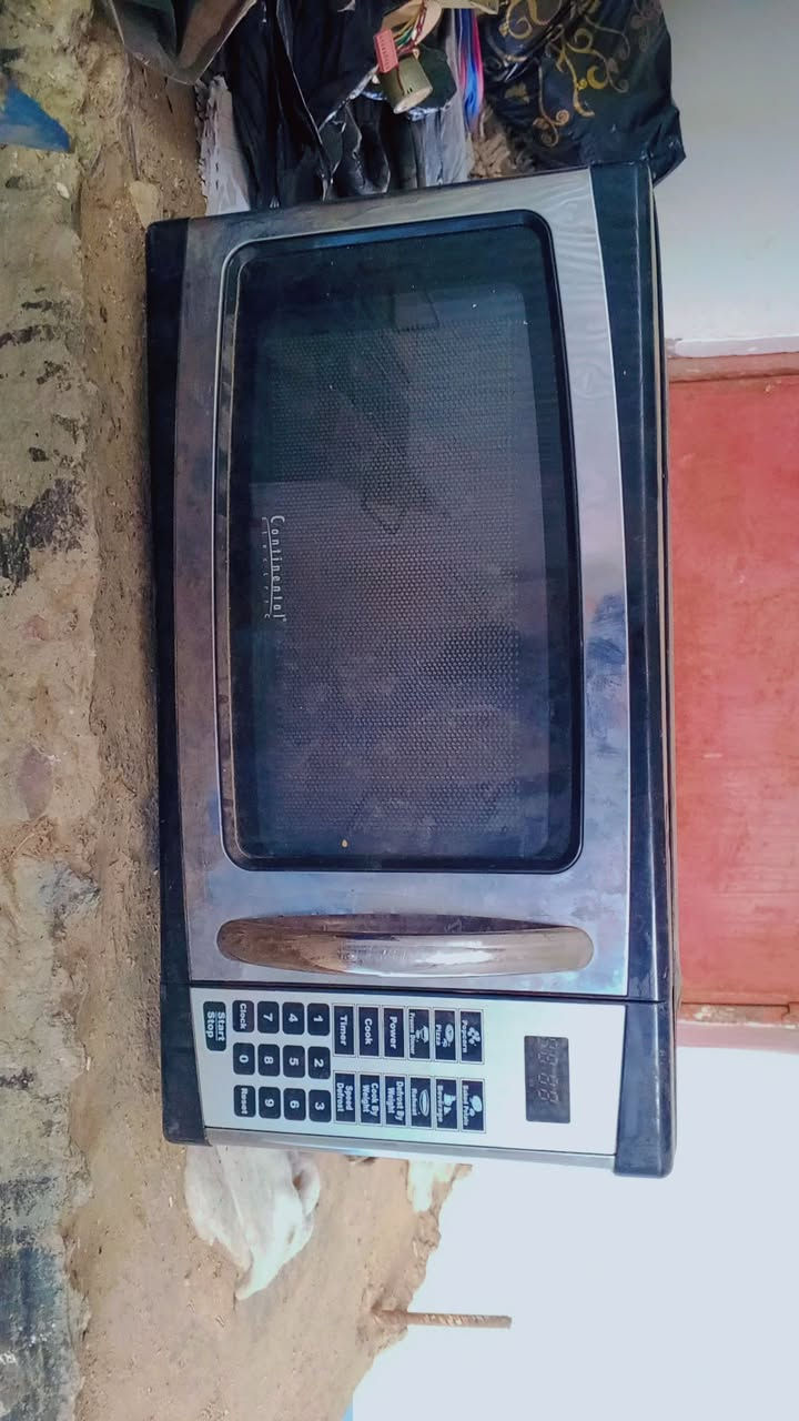 مايكرويف ماركة continental
مستعمل نظافة 95%
المشكلة الوحيد الي بي ما يشتغل على كهربائنه يرادله محلوه خارجيه بس هوه شغال كلشي ما بي 
السعر 25 قفل 
واتساب ***********
