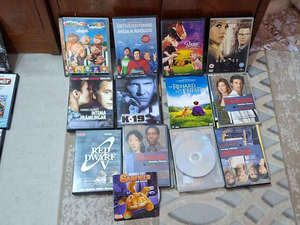 افلام ديفيدي نسخ اوربية 
سعر الفلم 1000
سعر الكل 60 الف


**إذا كنت صاحب هذا الإعلان وتريد حذفه لأي سبب، رجاءا أرسل رسالة إلى الدعم الفني**