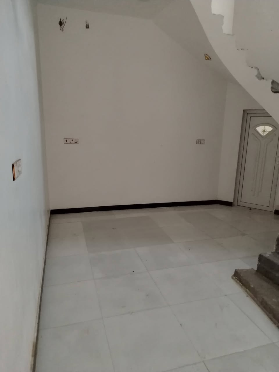 بيع مستعجل 👇جاهز ع الاخير
بيت زراعي فيه وصل طابو  بناء حديث درجه اولى في حي الصحفيين قرب السجن الاصلاحي مساحه 150م يبعد عن الشارع العام 100م فقط  # البيت ركن شارع امامي 12 م والفرعي 10م منطقه نظاميه جدا مشموله بالتطويب 

يحتوي ع غرفه واستقبال وصاله ومطبخ وصحيات داخليه وخارجيه ومنور وطارمه كبيره وحديقه مرتبه 

#البناء كونكريت مسلح درجه اولى باب خارجي سلايت #كهرباء درجه اولى 3خطوط 

#الخدمات حكوميه ماء ومجاري وكهرباء العمود بالباب #السعر 80 وبي مجال علما البناء 2024

***********
