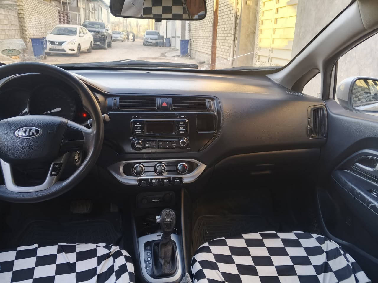 كيا ريو ٢٠١٣ رقم نجف محرك ١٦٠٠
مصبوغه حزام بدون ضربه شرط ع فحص 
محرك وكير مكفولات حداديه جديده تخم تاير جديد تبريد ثلج السعر ٨٥$ مكانه كوفه ***********
