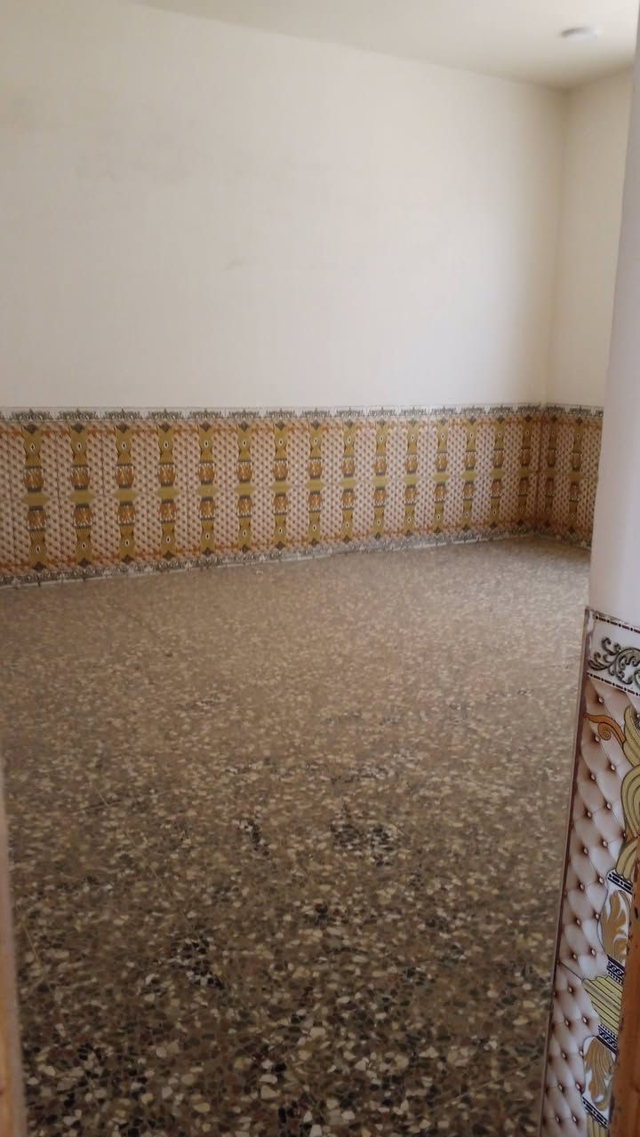 السلام عليكم بيت مساحة 300م بيت بناء جديد قرب تقاطع العلوية شريفة ع للاستفسار ***********
