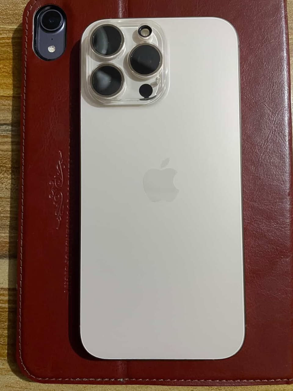 ايفون 16 برو ماكس ((دبل شريحه)) ذاكره 256 بطاريه 92 يعني جديد نضافه ميه بل ميه خيال مال زلغ مابي كامل ملحقاته وتر بروف فحص حاسبه كله نورمال يعني ممبدل بي شي شرط تفحص بالوكاله نموذج ZA/Z يعني دبل شريحه  الأصلي 1,350,000 مكاني بغداد التاجيات الشراي يتصل
***********
