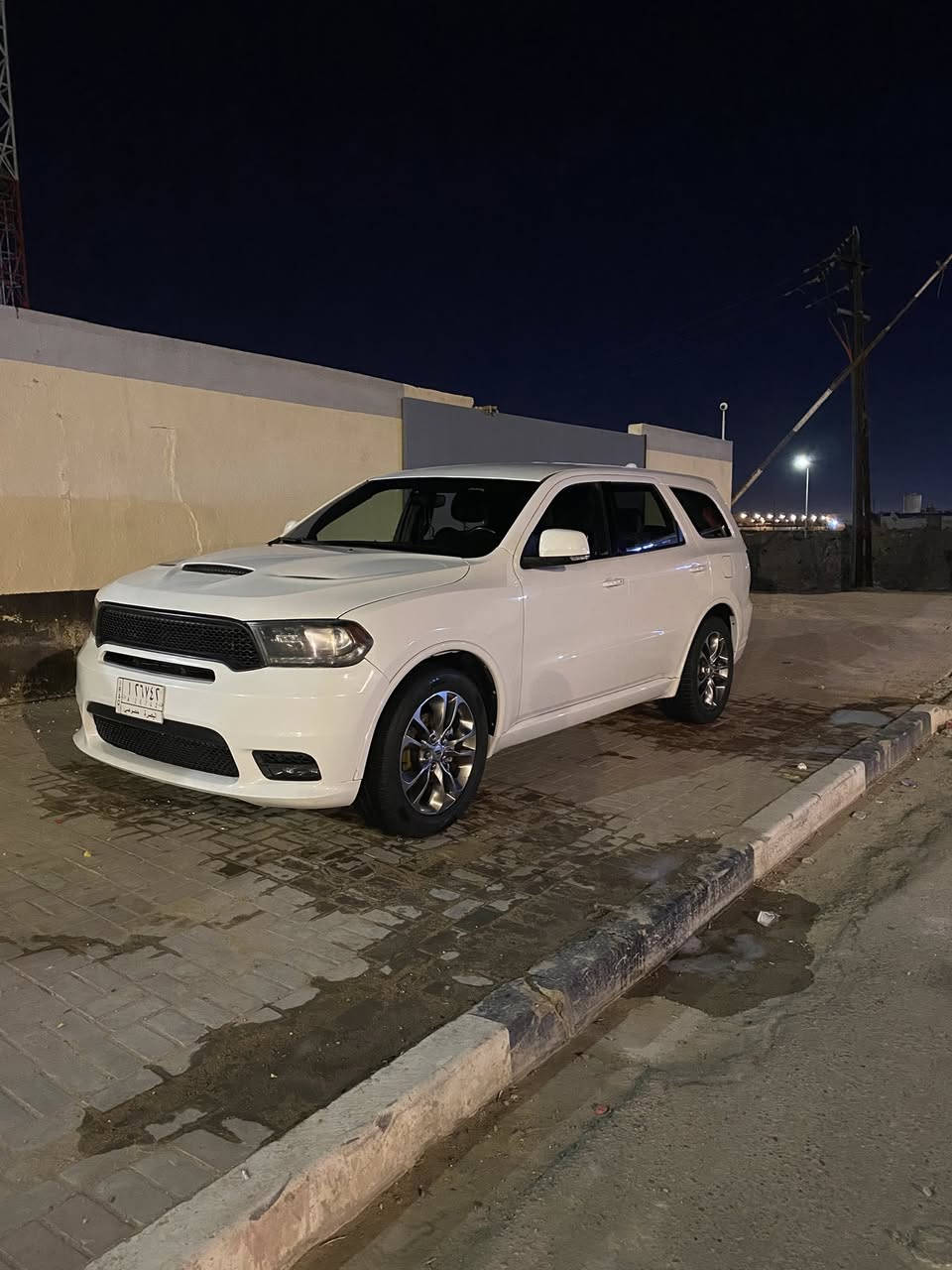 السلام عليكم ورمضان كريم عليكم انشاء الله دوج دورنكو GT موديل 2020 رقم بصرة مكينه 3/6 كشن حضن جلد صندوق كهربائي فووول بدون فتحه واني المستورده 
حادثه سطحي الجاملاغات الاماميه مصبوغات والبنيد مبدل ضارب الارباك السياره على ايدي ماشيه 64mi بشرط والباقي مكفوله وكلش جديده وبالعافيه على الي ياخذهه 
سعرها 220 العنوان البصره 
الهاتف ***********
***********
