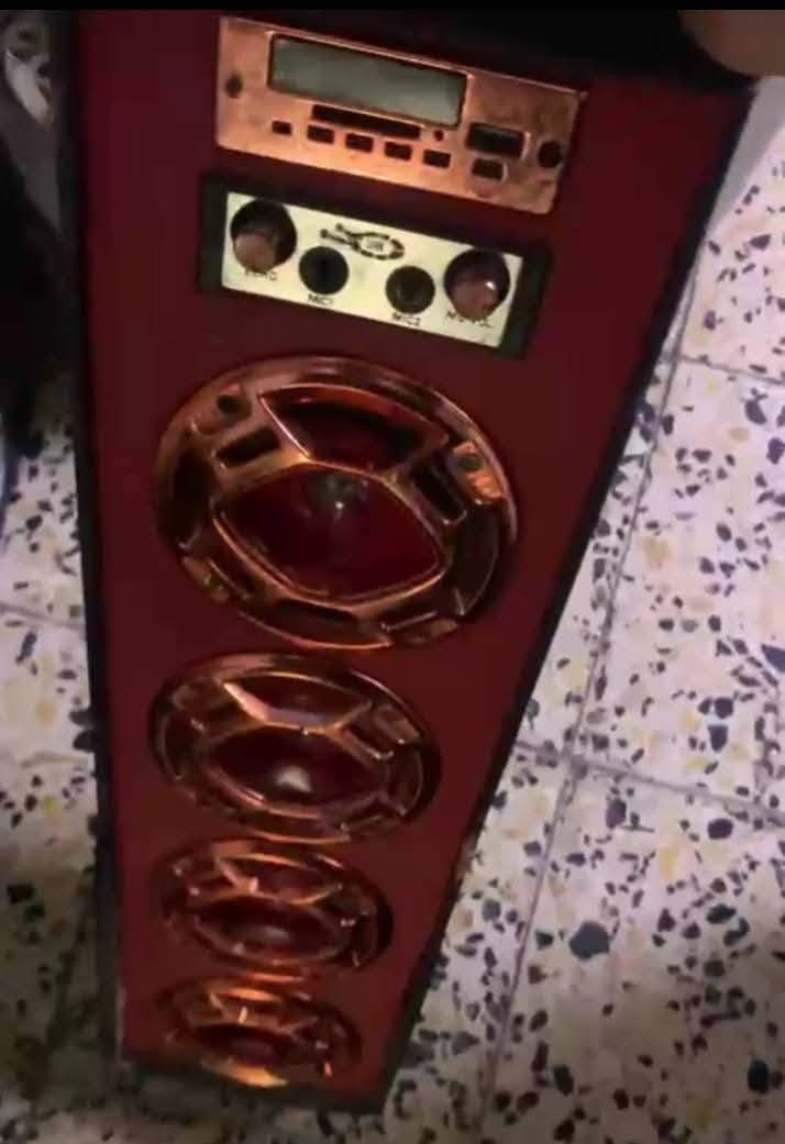 السلام عليكم
سبيكرات ستعمال قليل طول 85cm
سعر القطعة 35ألف مكان سوق الشيوخ حي العسكري


**إذا كنت صاحب هذا الإعلان وتريد حذفه لأي سبب، رجاءا أرسل رسالة إلى الدعم الفني**