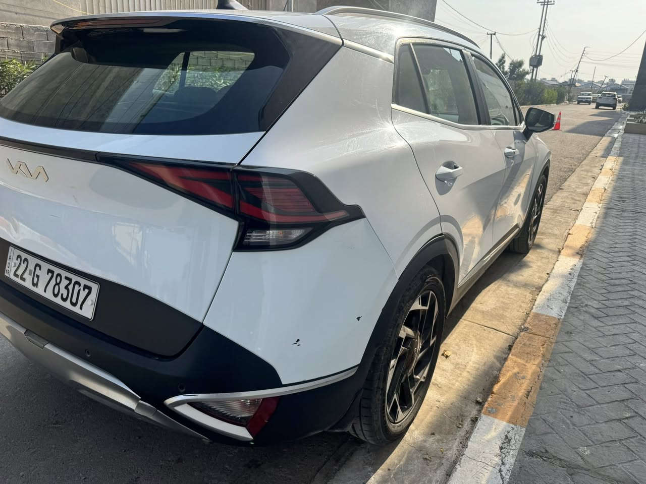 كيا سبورتج ٢٠٢٢ ابيض اللون 
الممشى ٥٥٣٩٨
تدفئة كشنات الاماميه مع الستيرن
مثبت سرعه 
قمارة حديد 
كشن كهربائي للسائق
بصمه واحده فقط
مكفوله من كلشي 
بيها شخوط بسيطه ما مصلحه 
السعر 21,700  
***********
