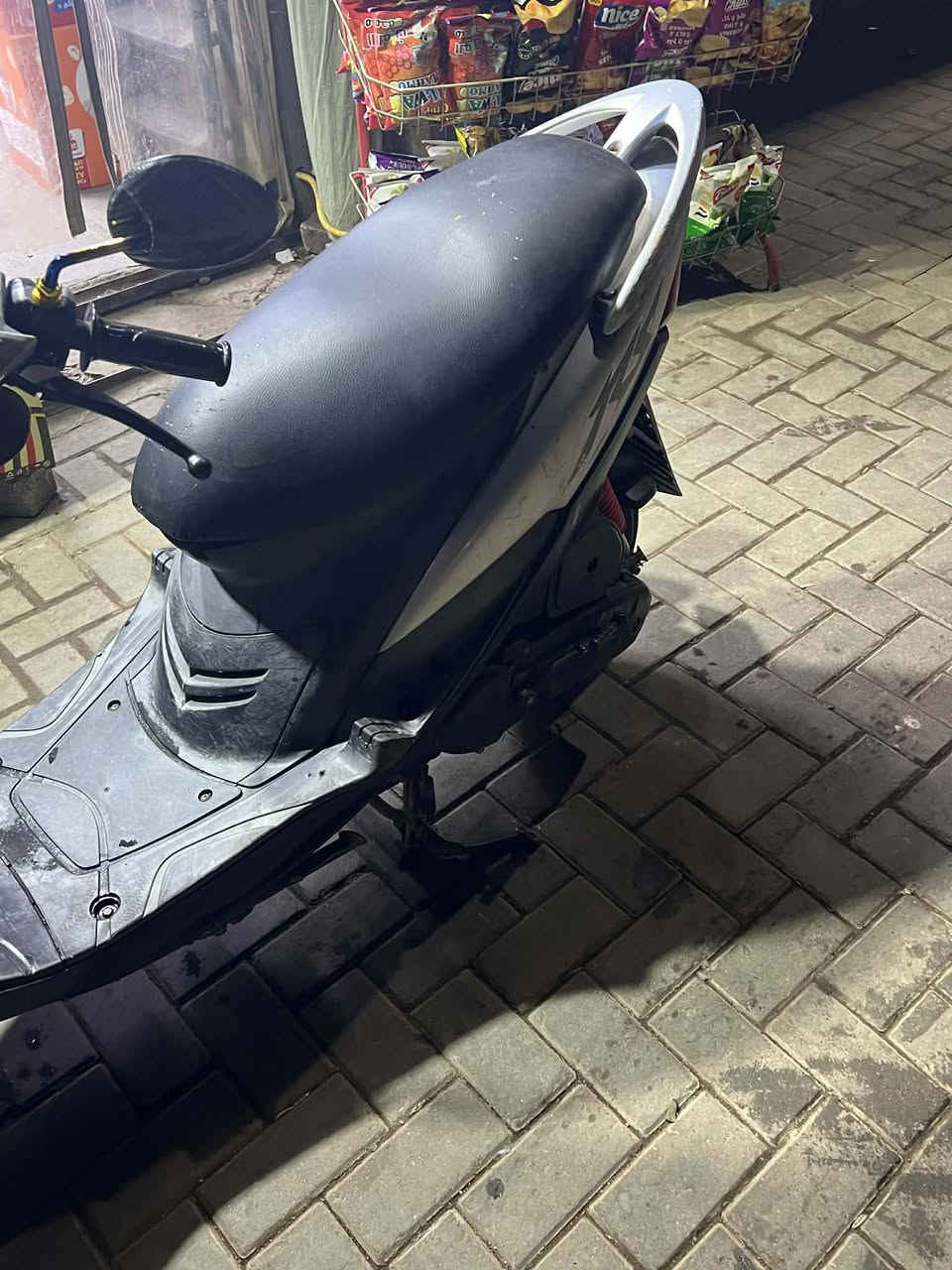 سلام وعليكم شلونكم شباب دراجه ماكس للبيع دراجه بلاديه و كابريتر بلاديه وسلف بلادي سواده و كفره ختم واحد ويه المكينه برغي ما مفتوح جيب فيتر وتعال افحص
السعر 650
الرقم ***********
المكان بغداد النهضة
