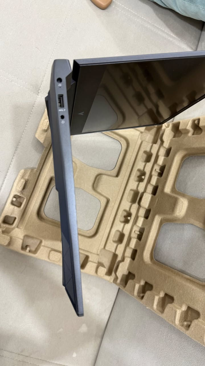 اسلام عليكم
اخوان الابتوب مكفول من ناحيه كسور او تصليح و النضافه واضحه بالصور 

🔥 لابتوب ألعاب قوي للبيع — شبه جديد 🔥
💻 HP Victus 15-fb3093dx Gaming Laptop
المواصفات:
⚡ المعالج: AMD Ryzen 7 7445HS بسرعة تصل إلى 4.7GHz (أداء قوي للألعاب والبرامج الثقيلة) �
CompuMe
🎮 كرت الشاشة: NVIDIA GeForce RTX 4050 6GB يشغل الألعاب الحديثة بسلاسة عالية �
CompuMe
🧠 الرام: 16GB DDR5 سريع جداً وقابل للترقية �
CompuMe
💾 التخزين: SSD NVMe 512GB سرعة إقلاع وتشغيل ممتازة �
CompuMe
🖥 الشاشة: 15.6 بوصة FHD IPS – 144Hz صورة ناعمة وممتازة للألعاب �
Manuals+
⌨️ كيبورد بإضاءة خلفية (Backlit)
📶 Wi-Fi 6 + Bluetooth
🎥 كاميرا HD مدمجة
⚙️ النظام: Windows 11 أصلي
🔋 بطارية قوية تدوم حتى 7 ساعات تقريباً حسب الاستخدام �
Manuals+
📦 الحالة: نظيف جداً / استخدام خفيف
🔌 الشاحن الأصلي موجود
📸 الجهاز على التجربة والفحص قبل الشراء
🎮 مناسب للألعاب مثل:
GTA V – Warzone – Fortnite – Valorant – PUBG وغيرها.
💰 السعر: مليون و٧٥ الف
📍 المكان: الموصل
📩 للتواصل خاص أو واتساب ***********
