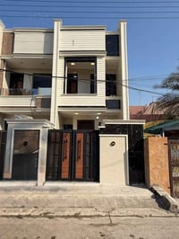 ء بيت لبيع الشعب شارع عدن مقابل مطعم حجي عادل  المساحة 100 م   لاستفسا...