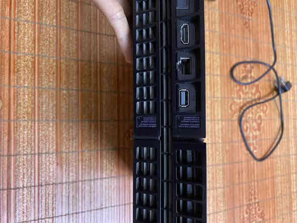 بلي ٤ فات للبيع ويدات ٢ اصليات ويو  بي  اس الجهاز ممفتوح من تاريخ الانتاج مالته لحد الان سعره ٢٢٠ قفل مكاني بغداد حي القاهره *********** واتس اب
